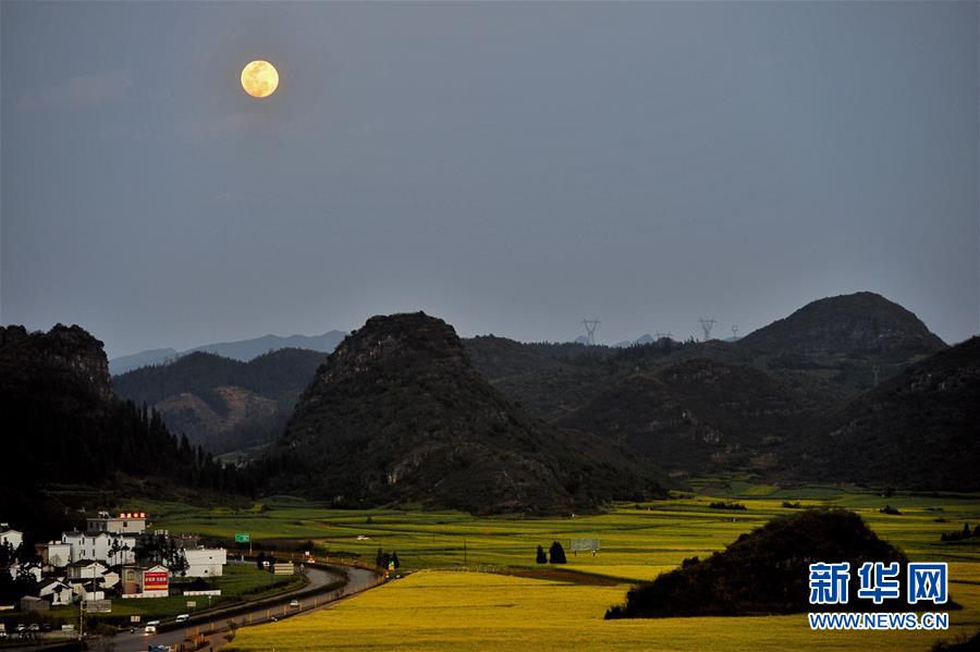 Galeria: A “Super Lua” do Festival das Lanternas