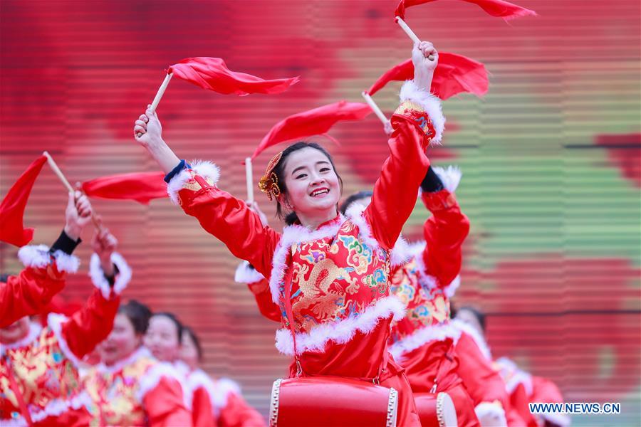 Chineses celebram o Festival da Lanternas 