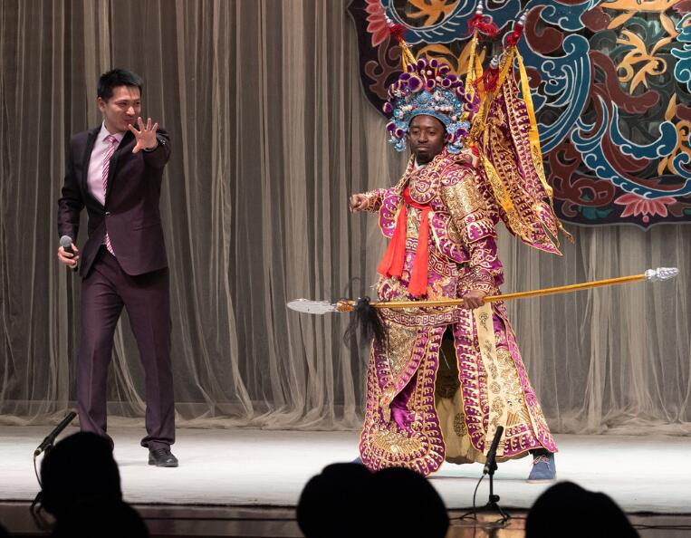 ópera?tradicional?chinesa?inspira?estudantes?estrangeiros
