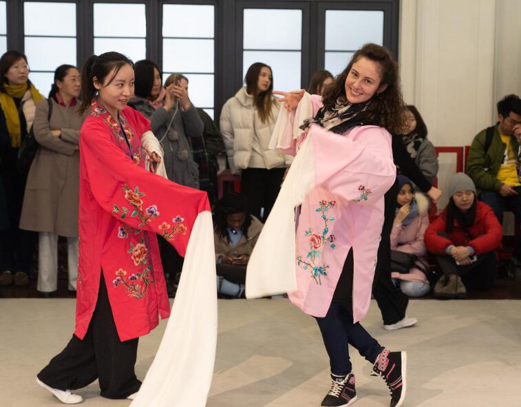 ópera?tradicional?chinesa?inspira?estudantes?estrangeiros
