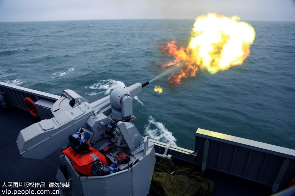 Destacamento de fragatas do teatro oriental realiza simula??o de combate