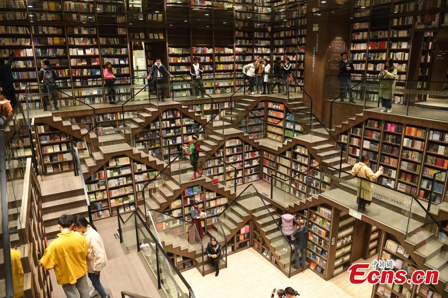 Chongqing: Inaugura??o de livraria hipnotizante atrai curiosos