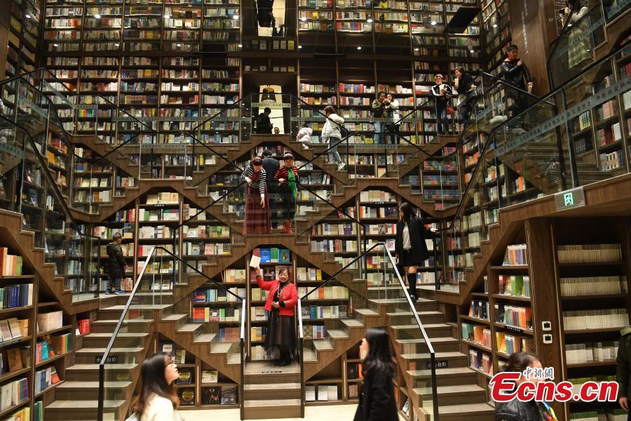 Chongqing: Inaugura??o de livraria hipnotizante atrai curiosos