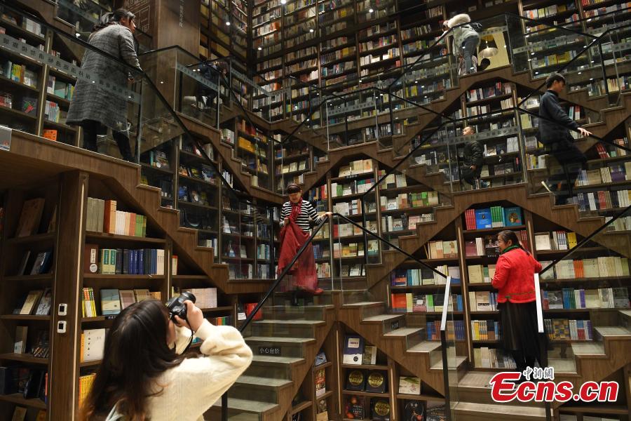 Chongqing: Inaugura??o de livraria hipnotizante atrai curiosos
