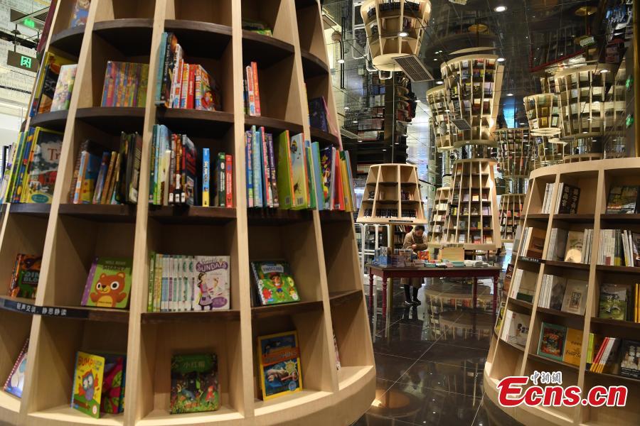 Chongqing: Inaugura??o de livraria hipnotizante atrai curiosos