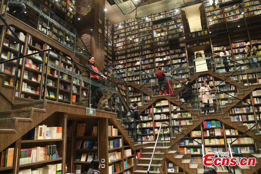 Chongqing: Inaugura??o de livraria hipnotizante atrai curiosos