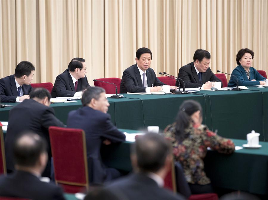 Líderes chineses participam de delibera??es em painel na sess?o legislativa anual