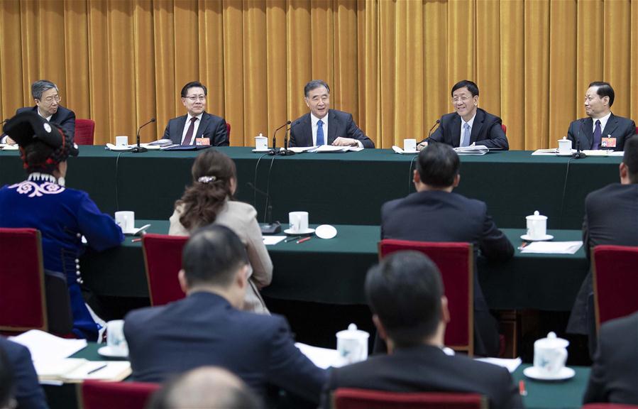 Líderes chineses participam de delibera??es em painel na sess?o legislativa anual