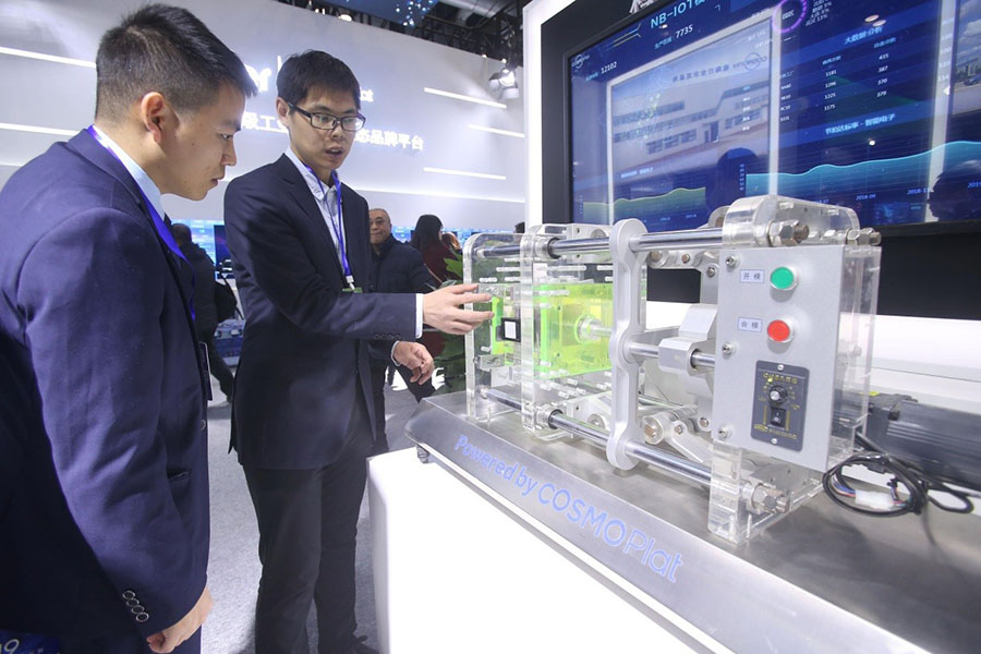 Deputados chineses defendem acelera??o da adapta??o da economia real ao digital