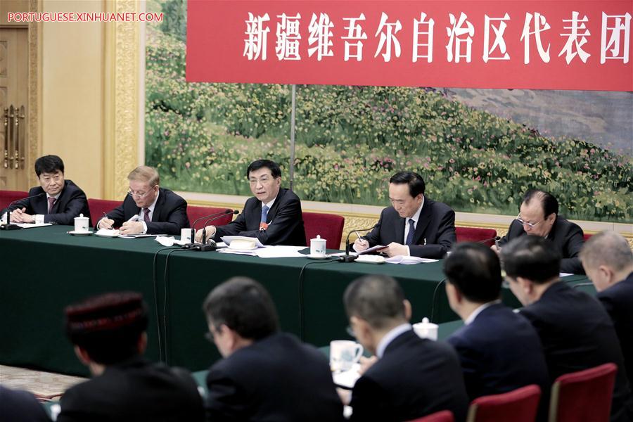 Xi participa de delibera??o com deputados de Fujian na sess?o legislativa anual