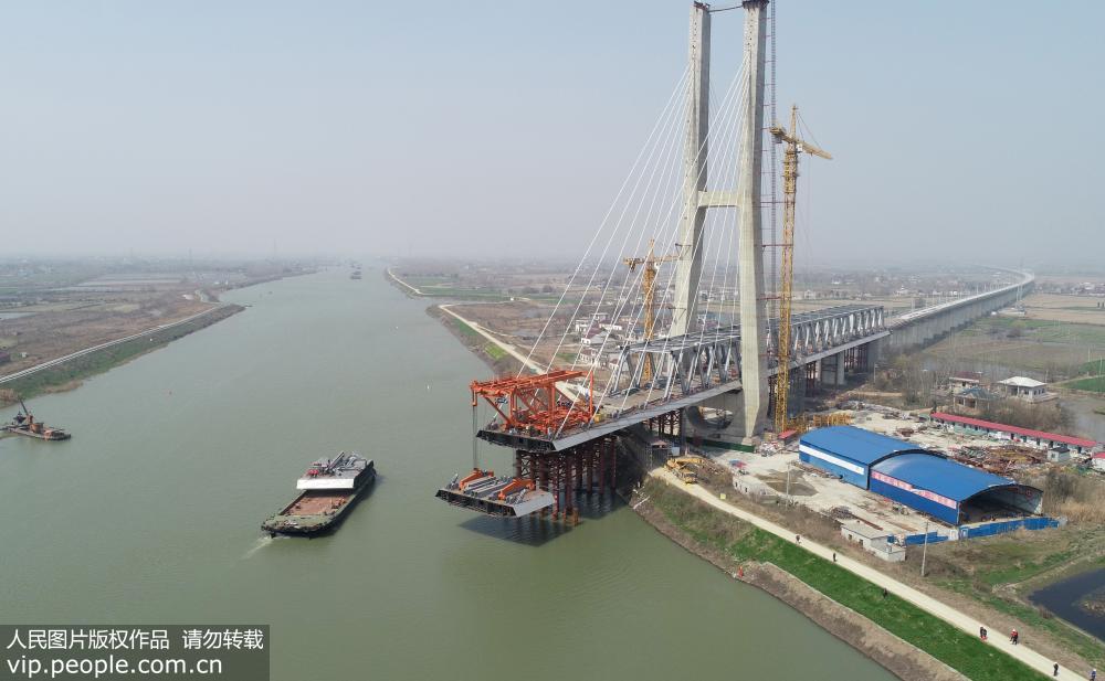 Construídas se??es da ponte ferroviária Shangqiu-Hefei-Hangzhou sobre Rio Yuxi