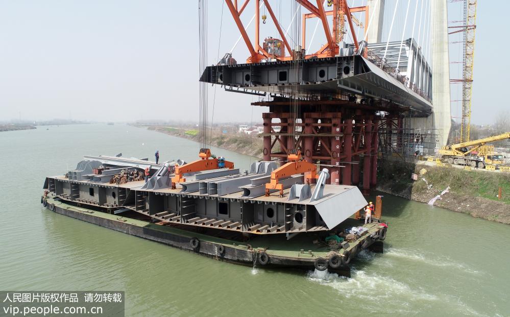 Construídas se??es da ponte ferroviária Shangqiu-Hefei-Hangzhou sobre Rio Yuxi