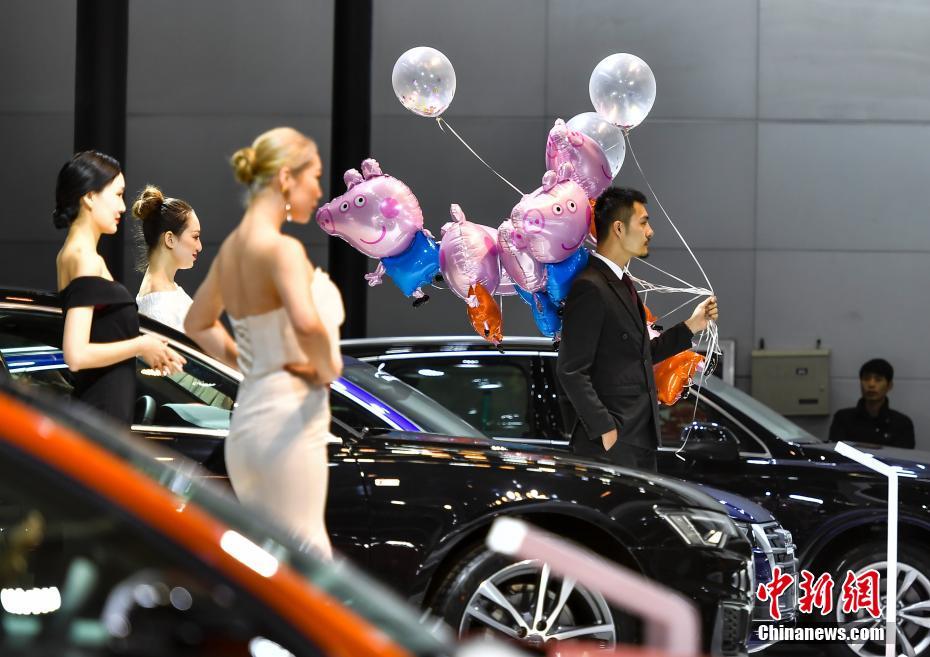 O Sal?o do Automóvel foi inaugurado em Xinjiang 