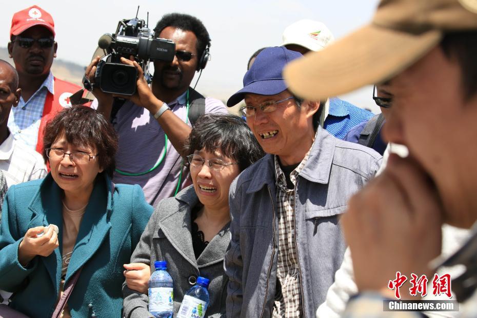 Etiópia: Familiares das vítimas do voo ET302 realizam cerim?nia fúnebre