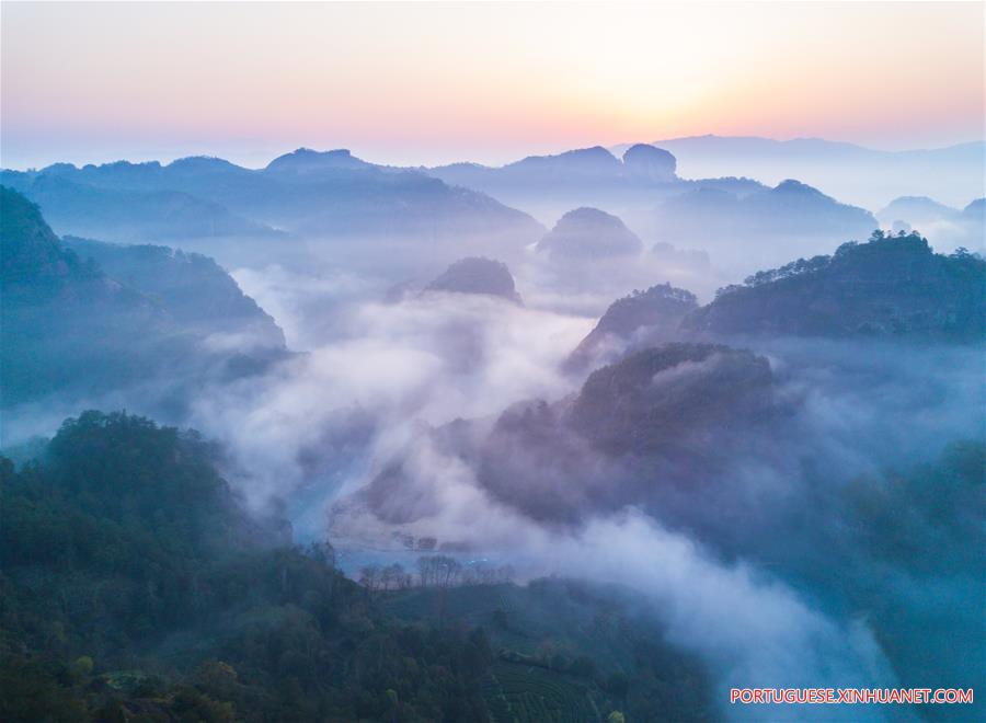 Paisagem da Montanha Wuyi em Fujian, sudeste da China