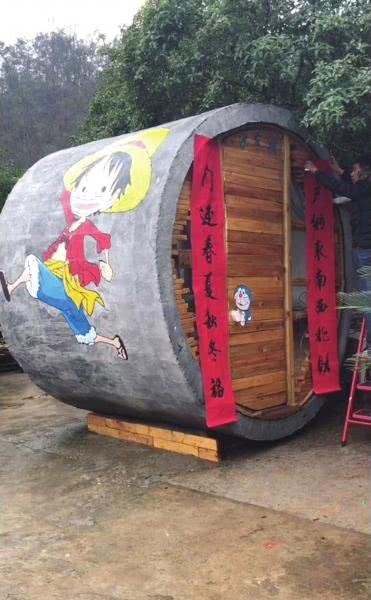 Insólito: jovem chinês cria pousada em tubo de concreto