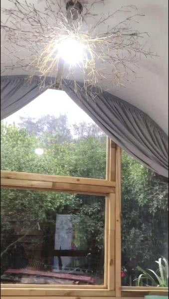 Insólito: jovem chinês cria pousada em tubo de concreto