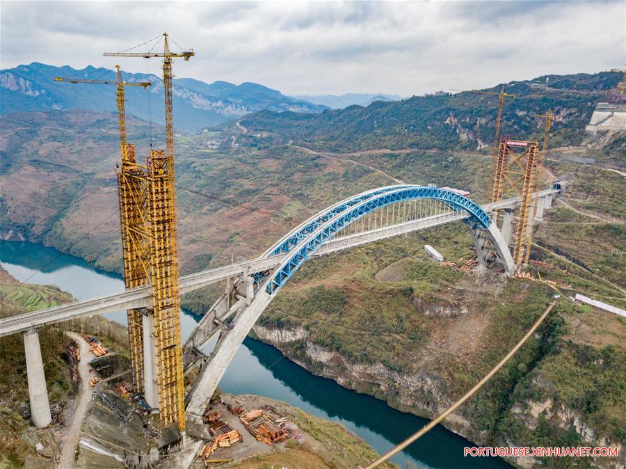 Galeria: Constru??o da Ponte Yachihe da ferrovia de alta velocidade Chengdu-Guiyang será concluída no fim de 2019
