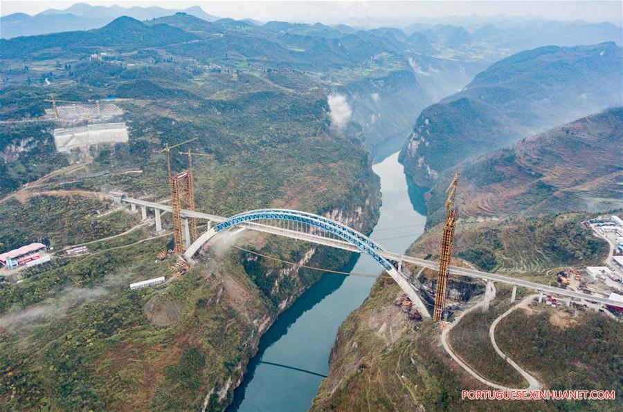 Galeria: Constru??o da Ponte Yachihe da ferrovia de alta velocidade Chengdu-Guiyang será concluída no fim de 2019