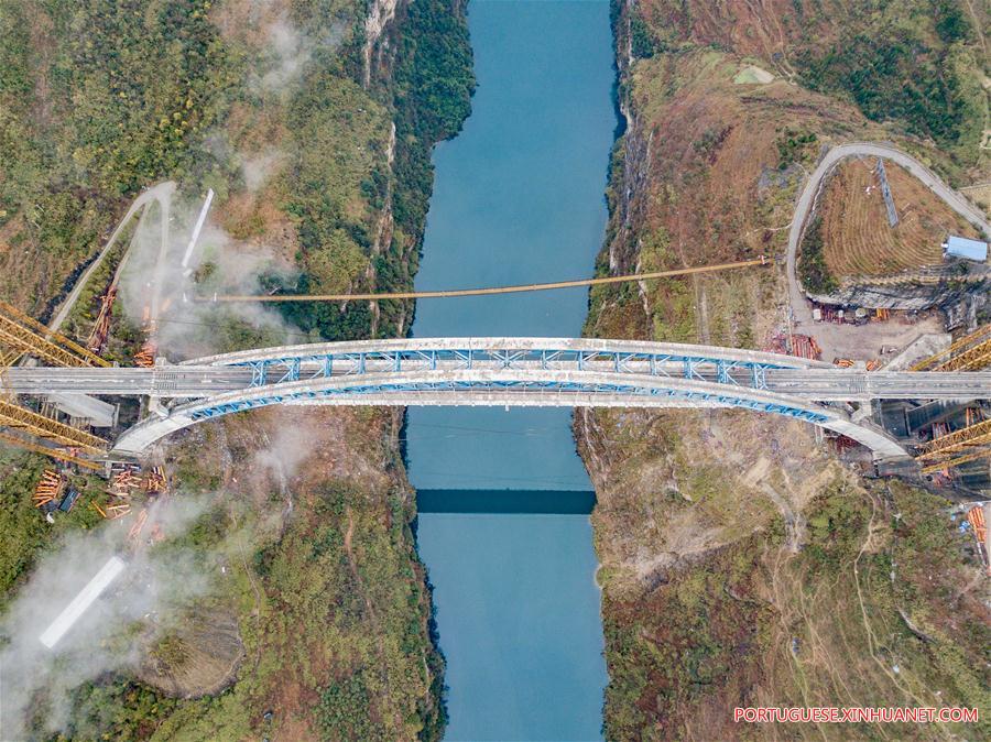 Galeria: Constru??o da Ponte Yachihe da ferrovia de alta velocidade Chengdu-Guiyang será concluída no fim de 2019