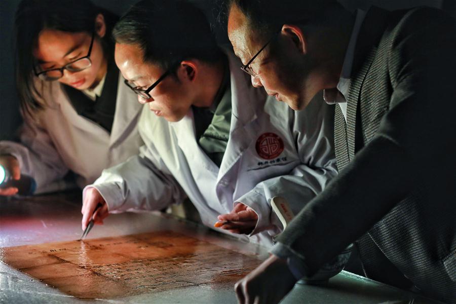 Wang Zongxun: Curador de museu dedicado a proteger documentos antigos em Guizhou