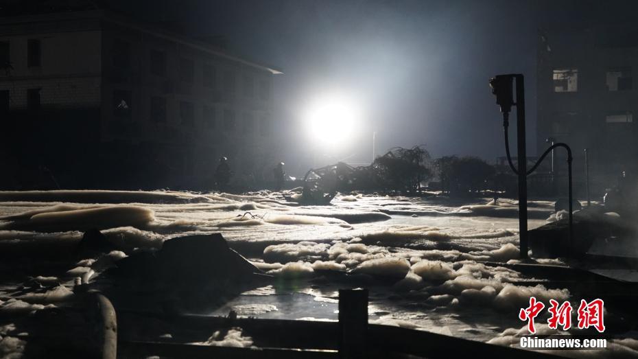 Explos?o de fábrica química deixa pelo menos 44 mortos