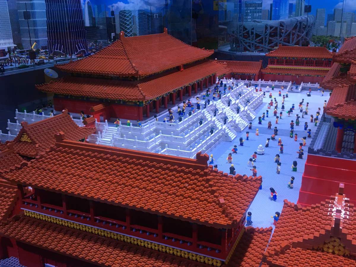 “Legolandia” apresenta miniatura de Beijing