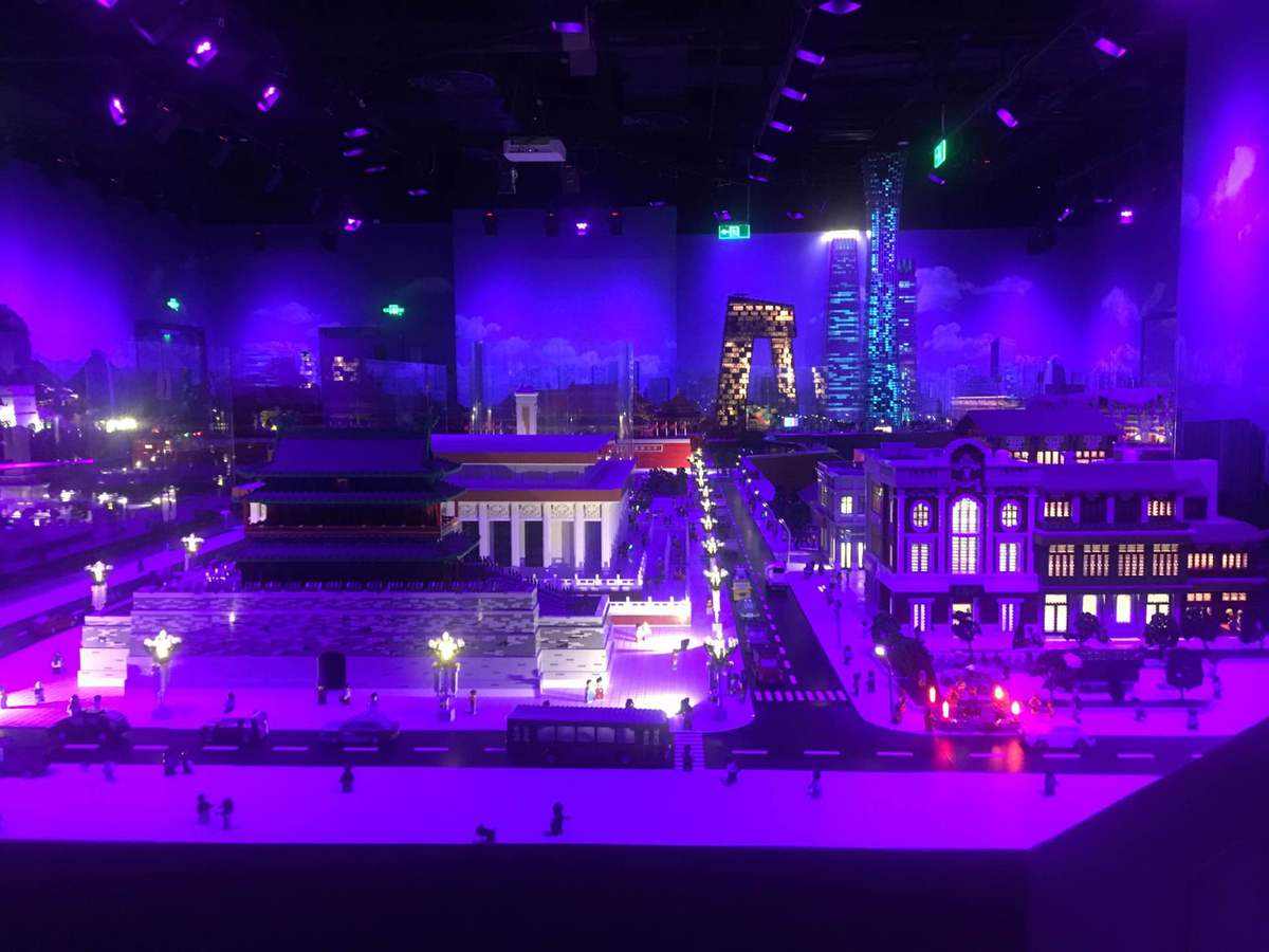 “Legolandia” apresenta miniatura de Beijing