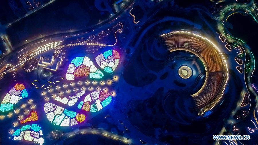 Vista noturna do sítio de Exposi??o Internacional de Horticultura de Beijing