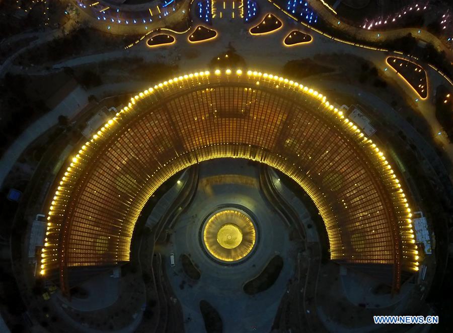 Vista noturna do sítio de Exposi??o Internacional de Horticultura de Beijing