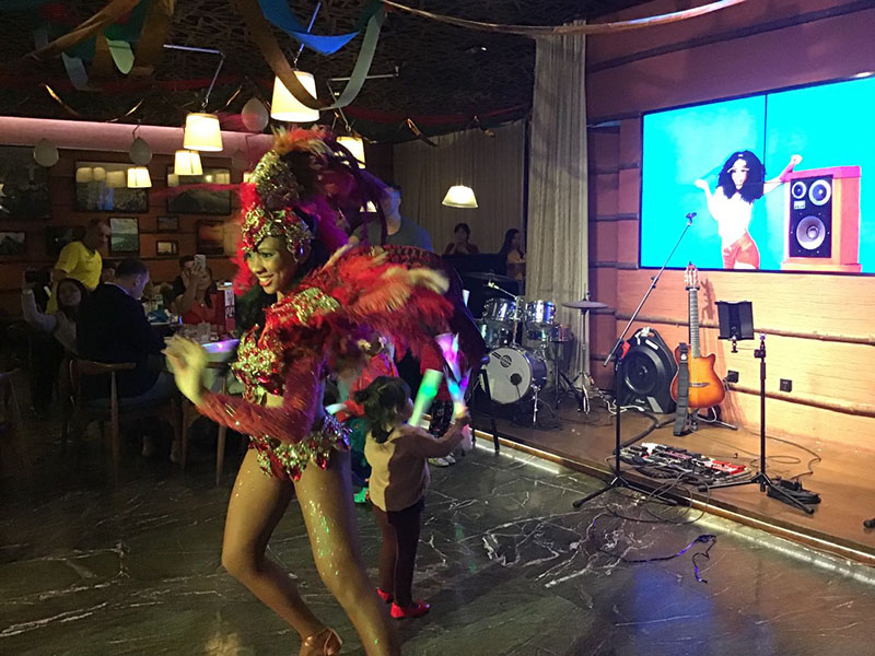 Galeria: Brasileiros comandam o carnaval em Beijing