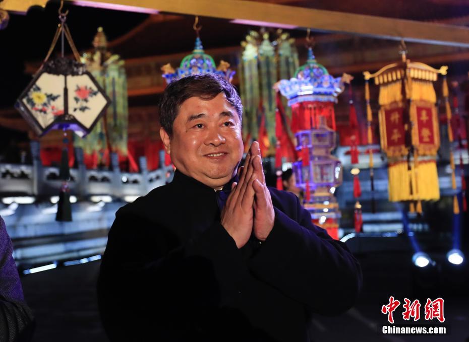 Cidade Proibida realiza primeiro leil?o de caridade