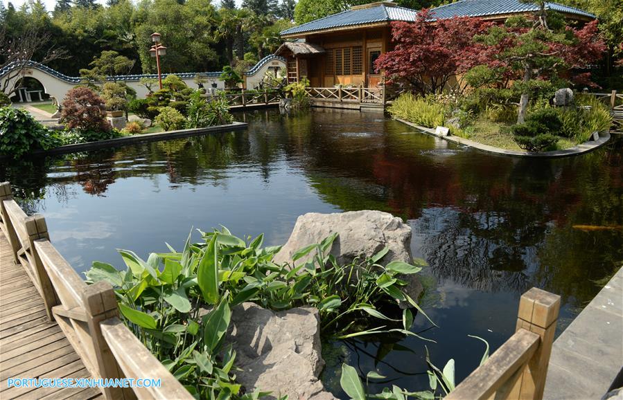 Galeria:Pessoas visitam o jardim da Exposi??o Internacional de Horticultura em Kunming, sudoeste da China