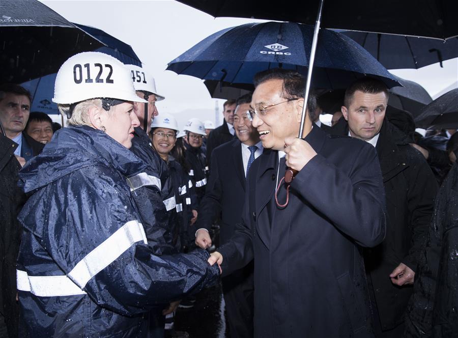 Especial: Premiês chinês e croata visitam obras da Ponte Peljesac sob forte chuva