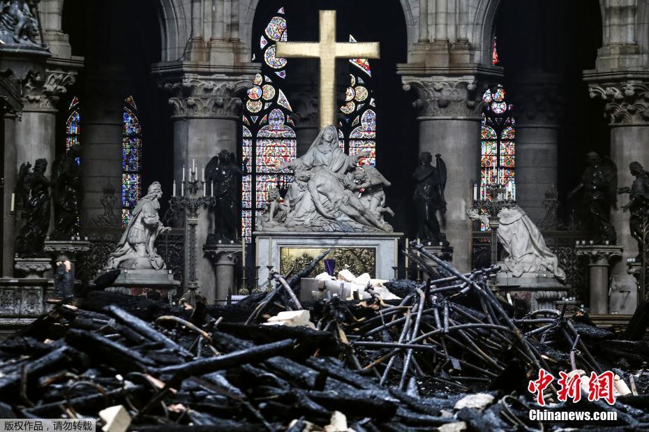 Após o incêndio: o cenário danificado da Catedral de Notre-Dame 