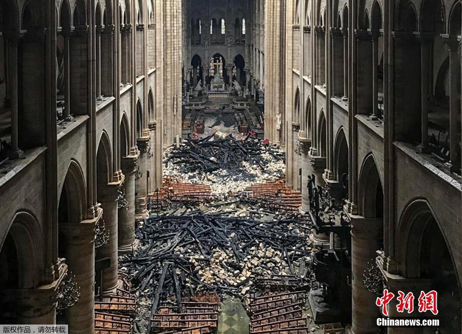 Após o incêndio: o cenário danificado da Catedral de Notre-Dame 