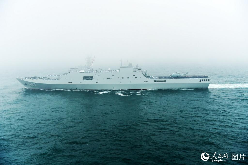 Galeria: Navios no desfile naval do 70o Aniversário da Marinha do ELP