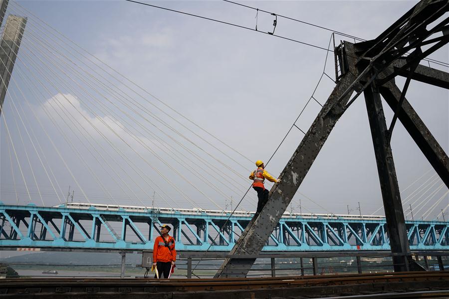 Nova ponte ferroviária iniciará opera??o em Chongqing