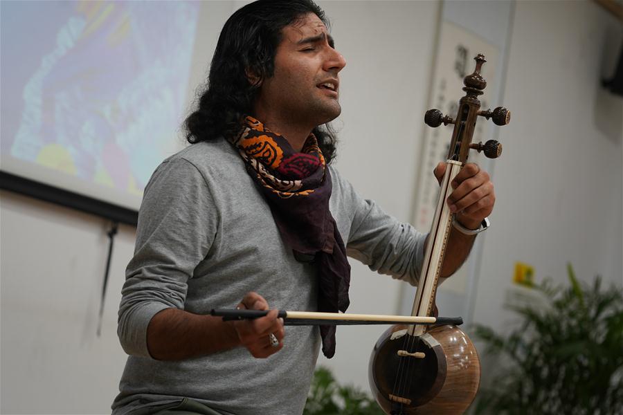 Jovens representantes e estudantes estrangeiros realizam intercambio cultural em Nanjing