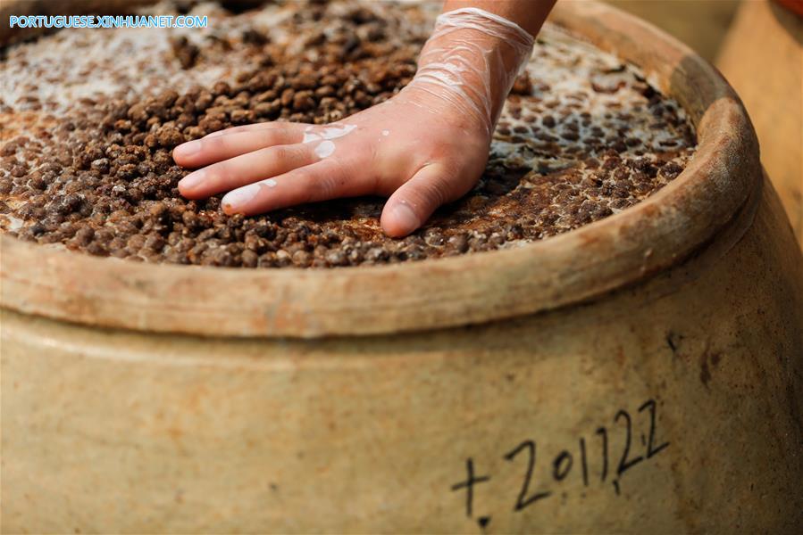 Herdeiro da terceira gera??o do molho de soja Xiaowutang mantém tradi??o e busca inova??o para a empresa em Fujian