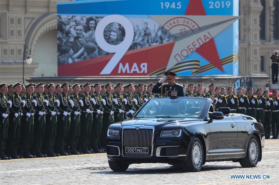 Galeria:A Rússia realiza um ensaio do desfile do Dia da Vitória na Pra?a Vermelha