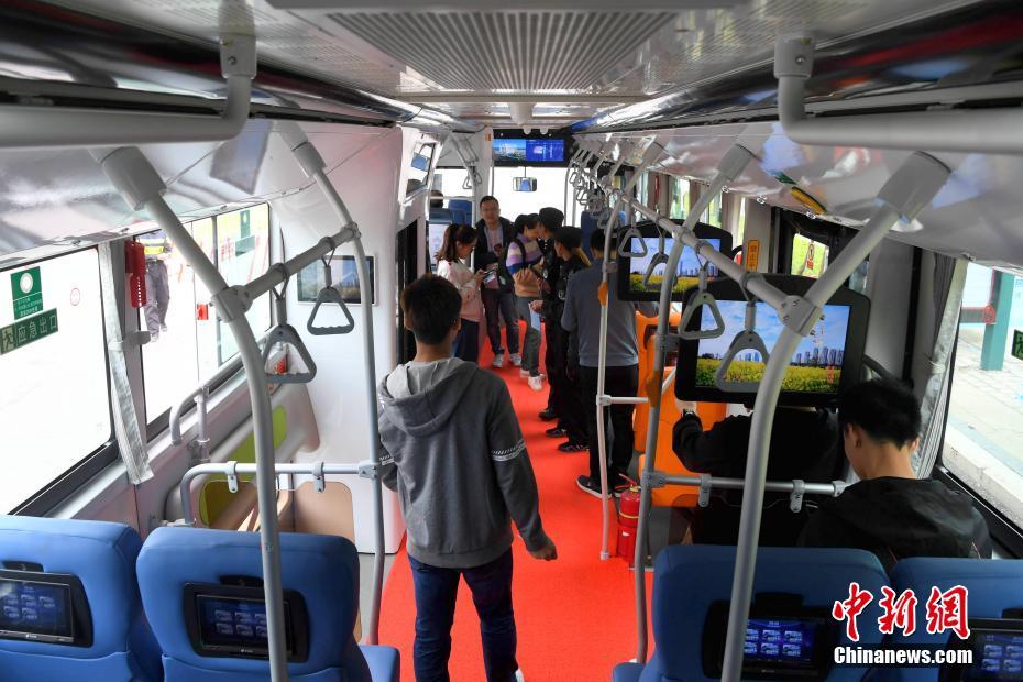 Insólito: “?nibus Panda” atrai aten??es nas ruas de Fuzhou