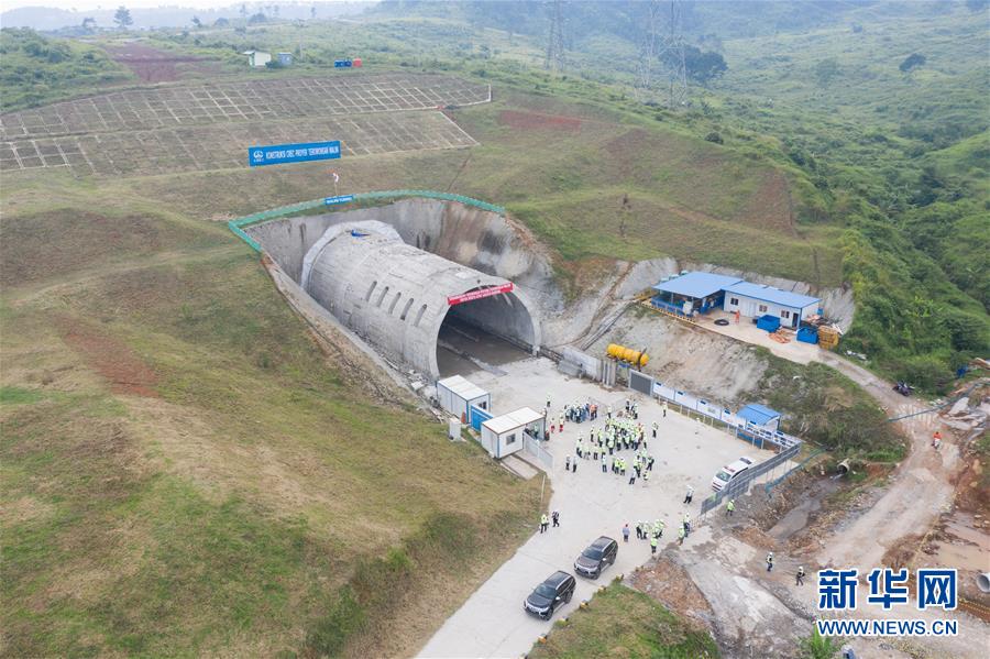 Indonésia: Finalizam escava??es do túnel de Walini da ferrovia Jacarta-Bandung