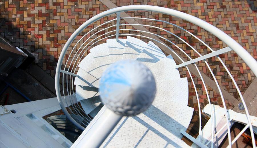 Decorador de interiores chinês captura fotos da beleza de escadas em espiral