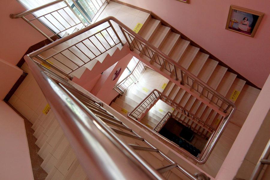 Decorador de interiores chinês captura fotos da beleza de escadas em espiral