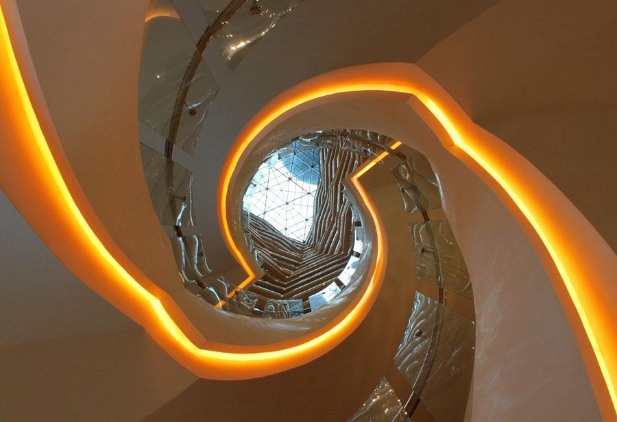 Decorador de interiores chinês captura fotos da beleza de escadas em espiral