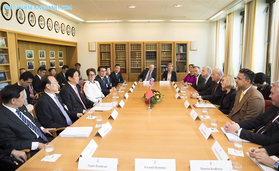 Chefe do Legislativo chinês visita Noruega para promover la?os bilaterais