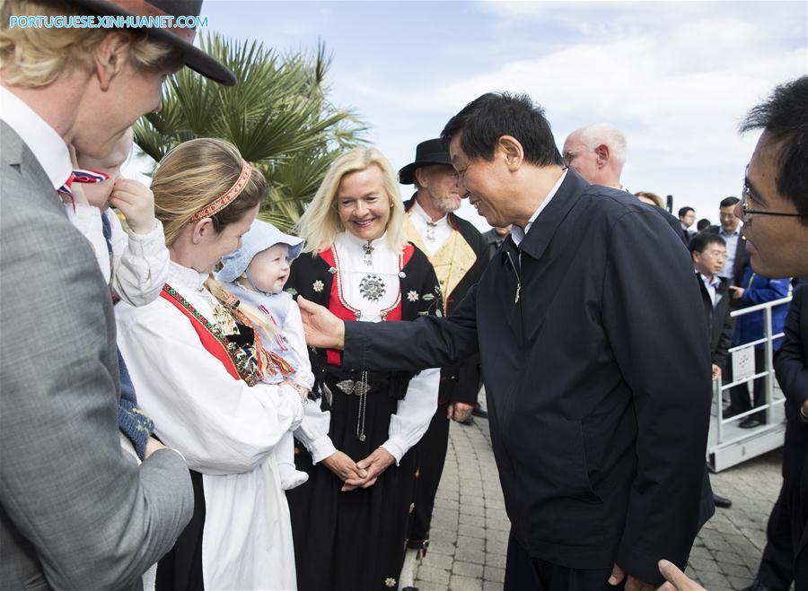 Chefe do Legislativo chinês visita Noruega para promover la?os bilaterais