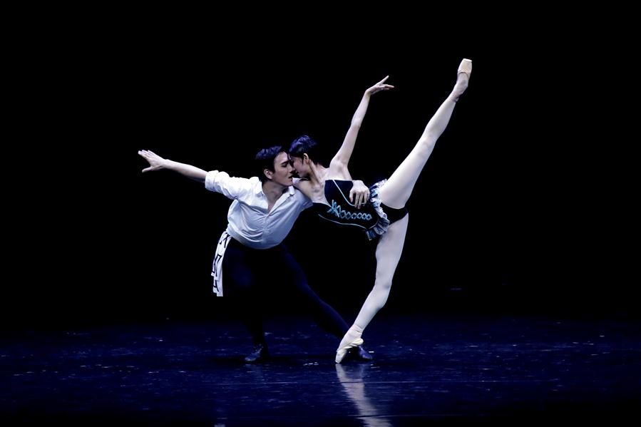 Balé Nacional da China no palco do Centro de Conven??es Ulysses Guimar?es em Brasília