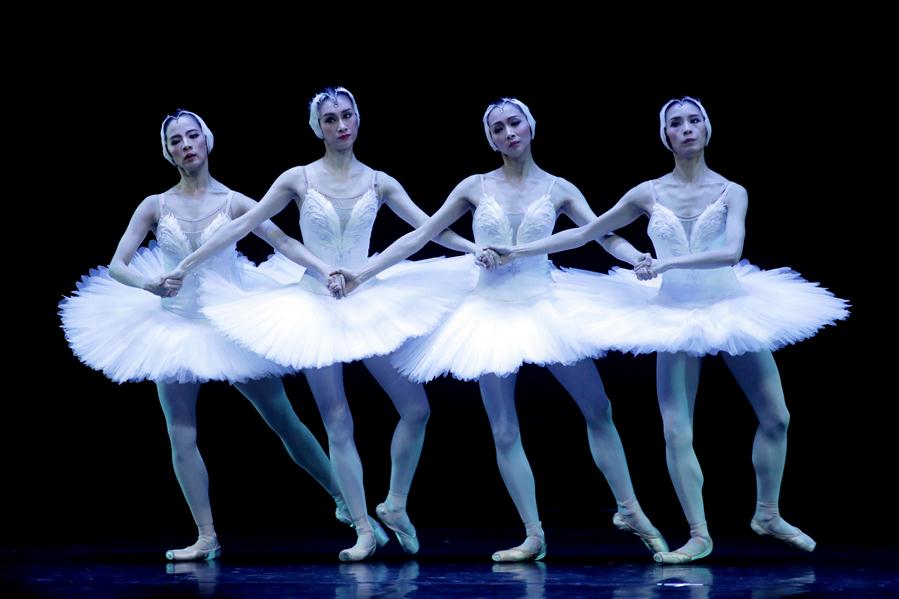 Balé Nacional da China no palco do Centro de Conven??es Ulysses Guimar?es em Brasília